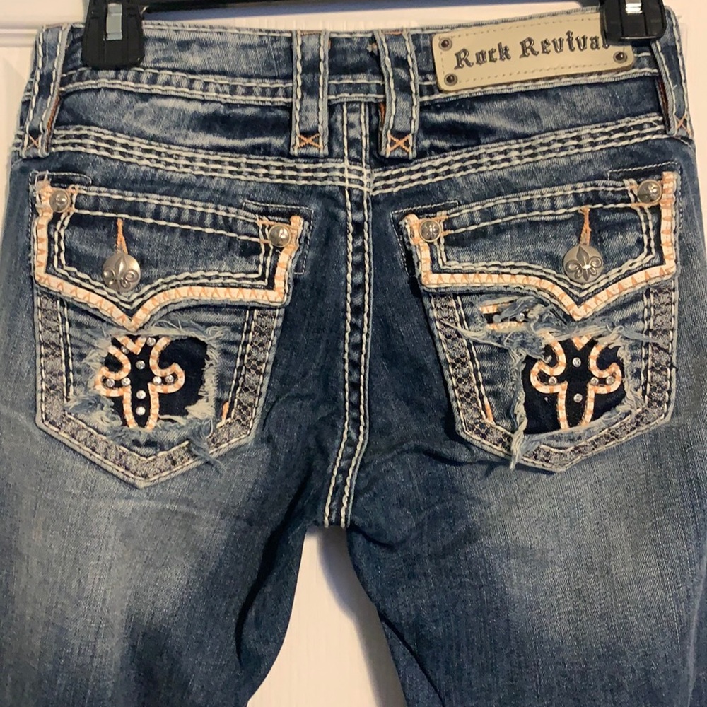 Like new rock revival with pink stitching detail